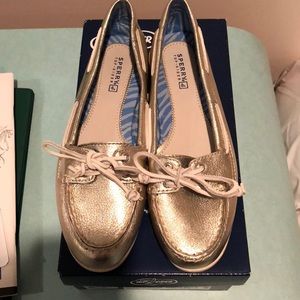 Gold Sperrys